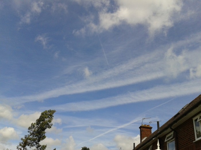 Buckinghamshire Chemtrail Aerosol3.jpg