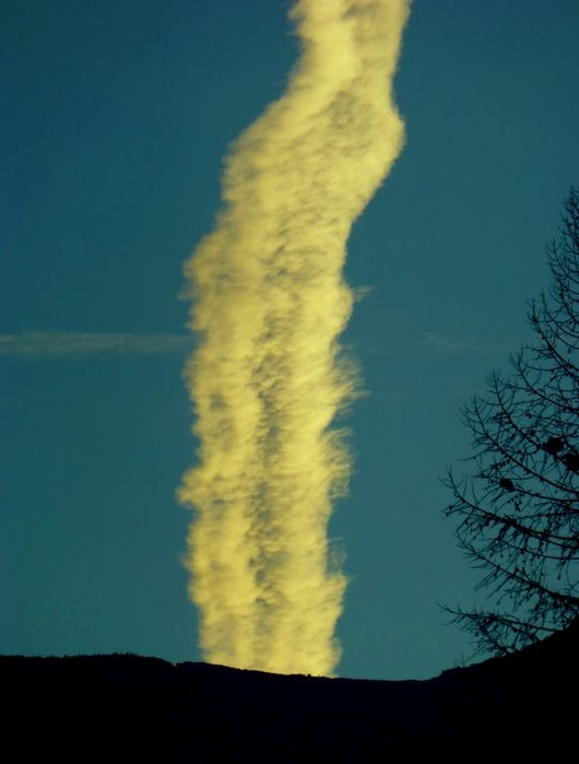 Chem Trail4 Jan 1 2015.JPG